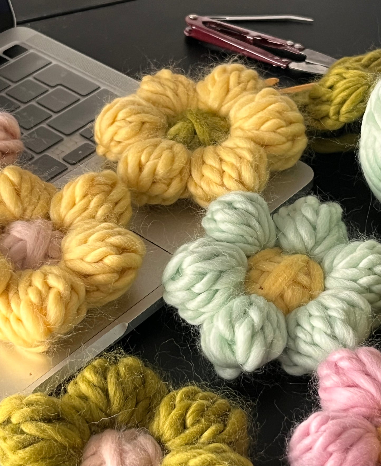 Wool Flowers – Crochet Pattern (PDF)
